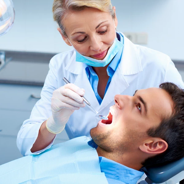 The dentist provides emergency вental care